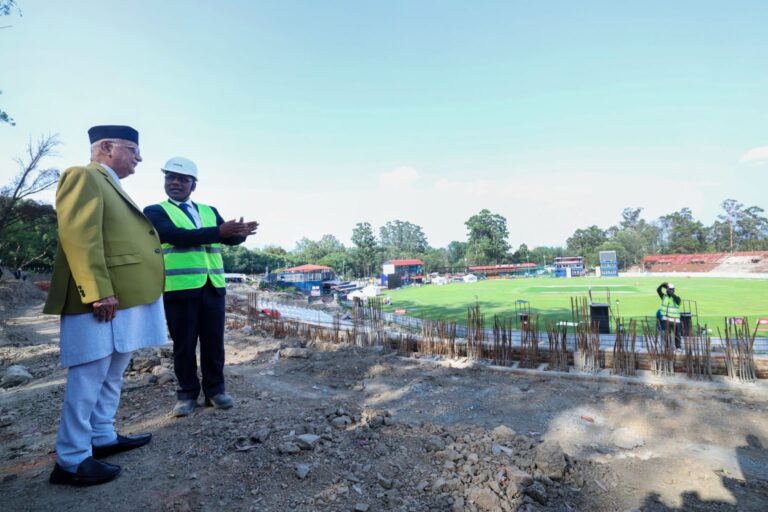 प्रधानमन्त्रीद्वारा  कीर्तिपुर  क्रिकेट  रंगशाला  निरीक्षण