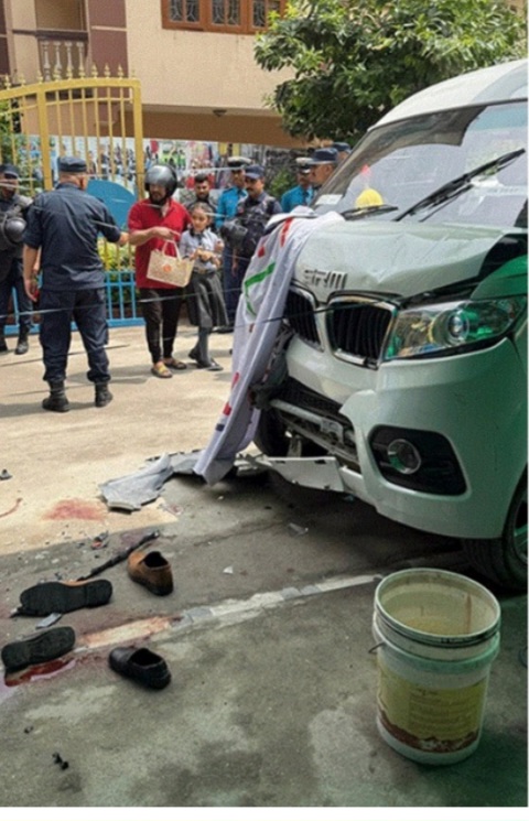 कलंकी स्थित स्कुलभित्रै भ्यान दुर्घटना, एक विद्यार्थीको मृत्यु