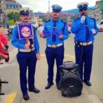 ‘नो हर्न’ सम्बन्धी ट्राफिक जनचेतना मुलक कार्यक्रम गर्दै ट्राफिक प्रहरी परिसर, सातदोबाटोका प्र.ब.ना.नि बिकु नारायण काशिछवा