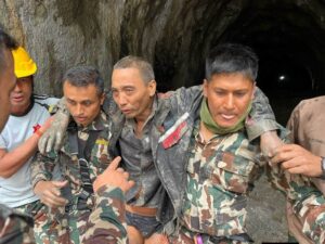 भोटेकोशी बाढीको ११औँ दिन चिनियाँ नागरिकको जीवितै उद्धार